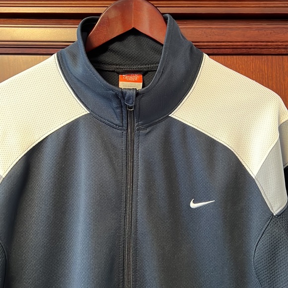 Like New Nike Blue, White & Gray Classic Sportswear Fleece Zip Up Jacket! - Picture 4 of 8